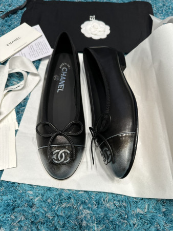 ua Ch*el ballet flats