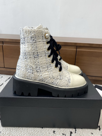 ua Ch*el boots