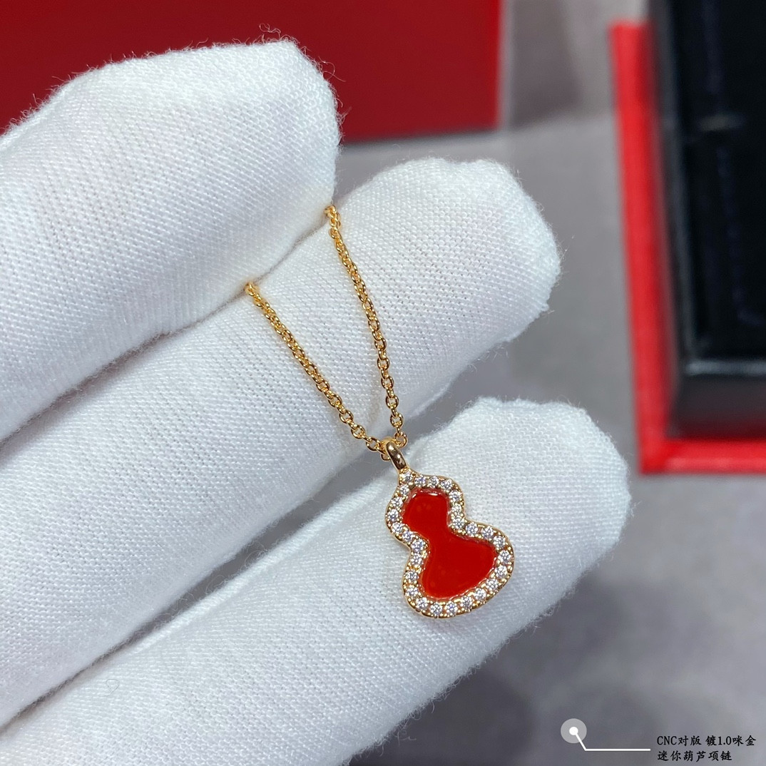 Qeelin Mini Gourd Necklace