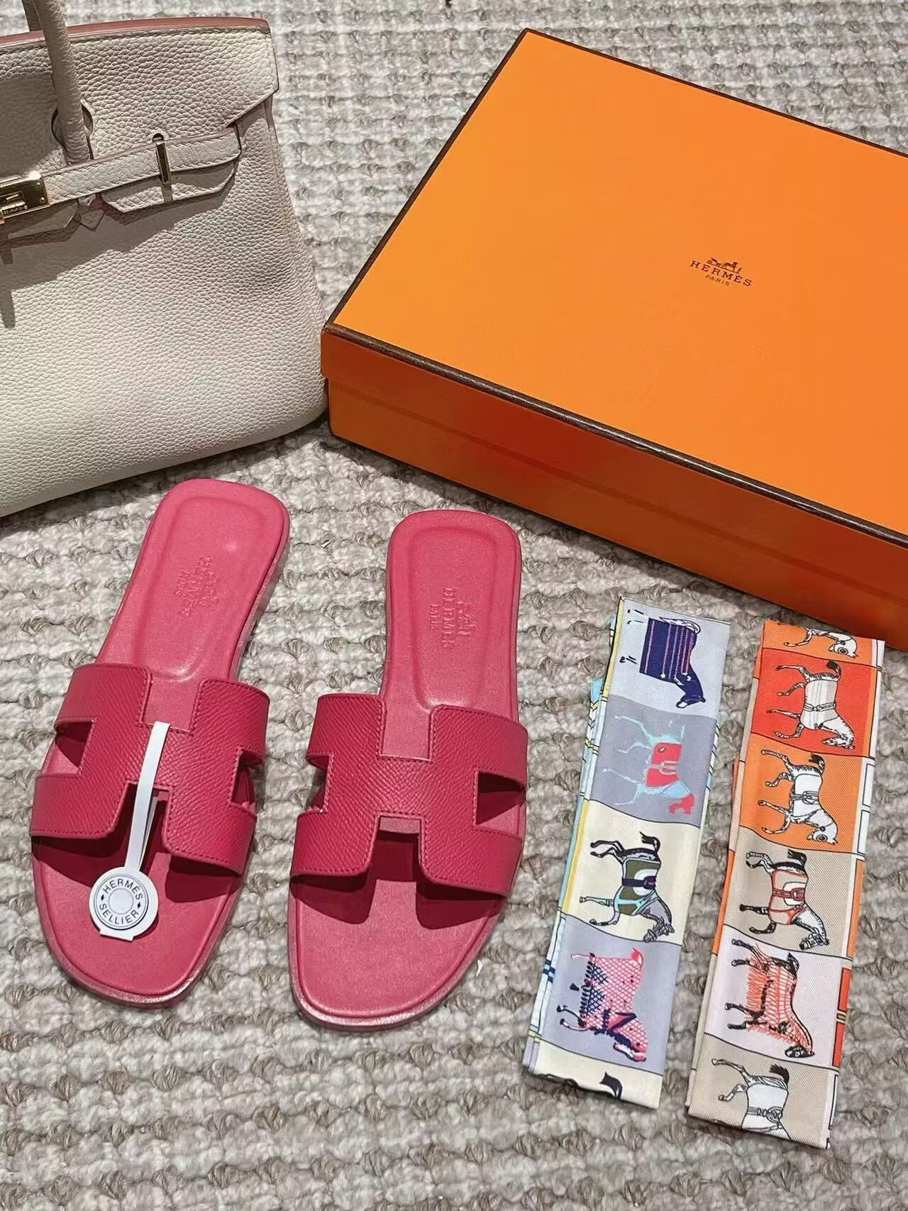 ua H**me5 oran sandal