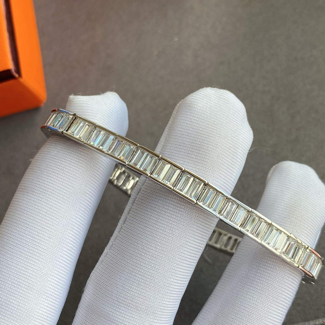 H**me5 button trapezoid di*m*nd bracelet
