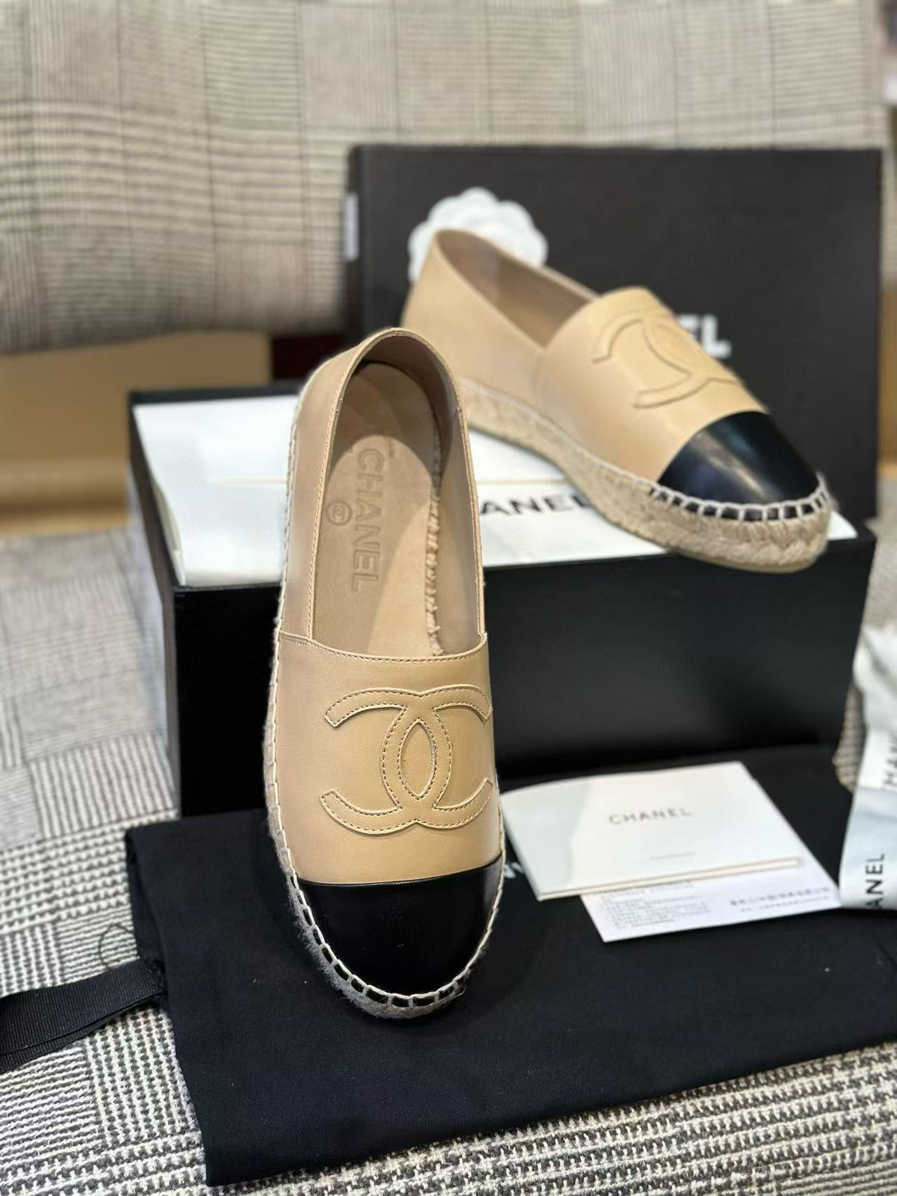 ua Ch*el espadrilles