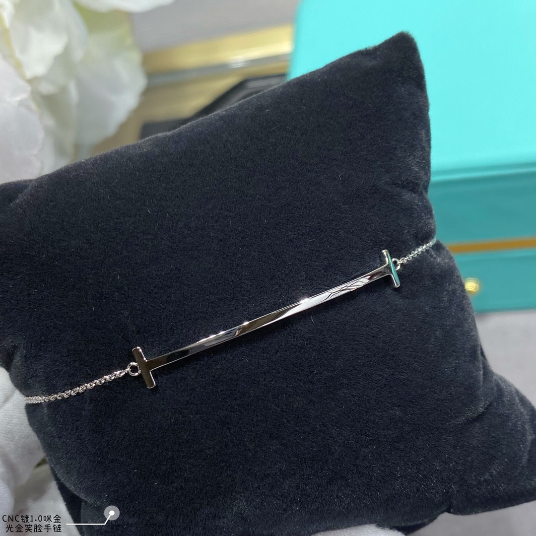 T*f*ny & co. smile smooth pendant bracelet