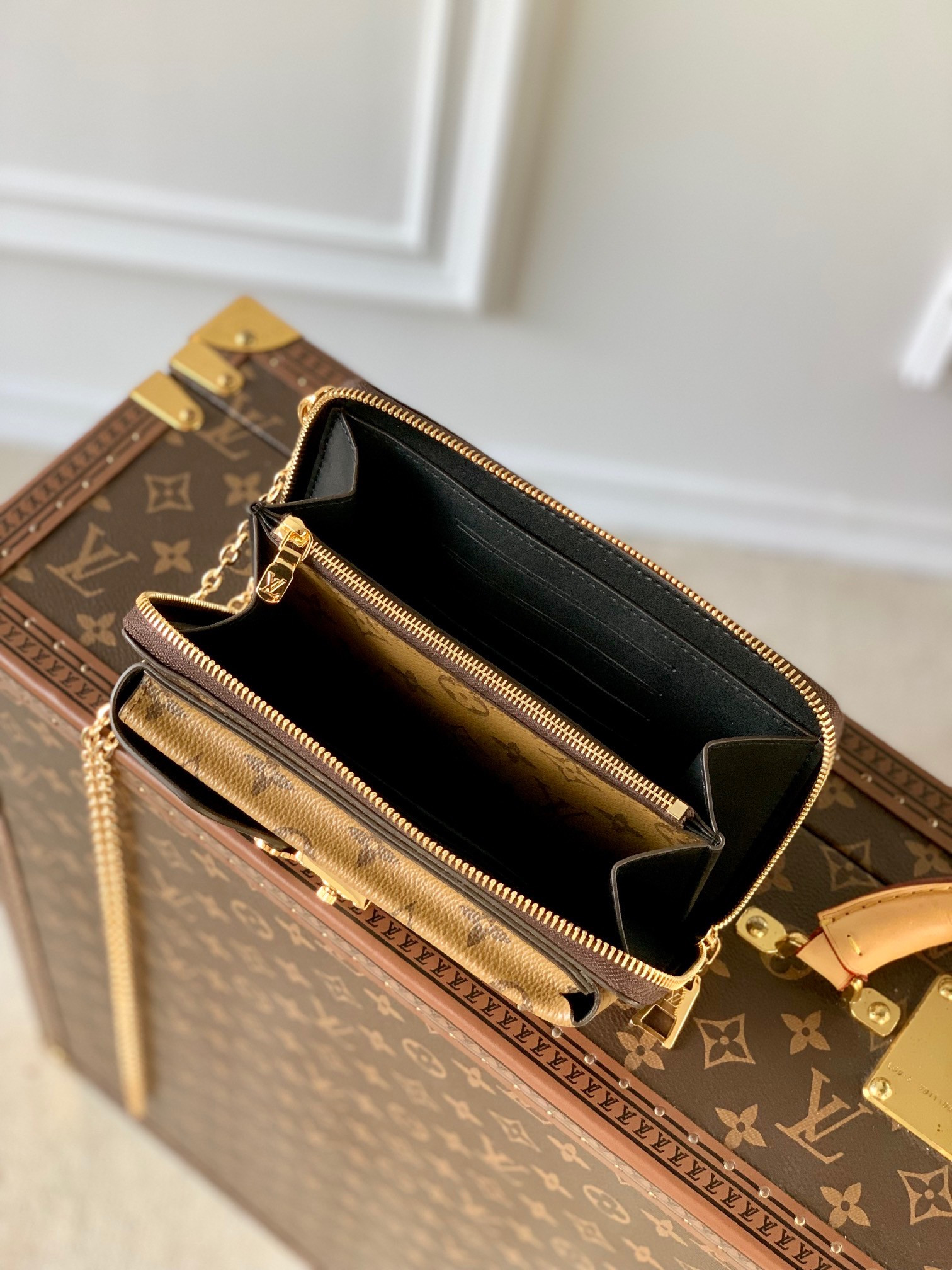 LV TRUNK VERTICAL M63913
