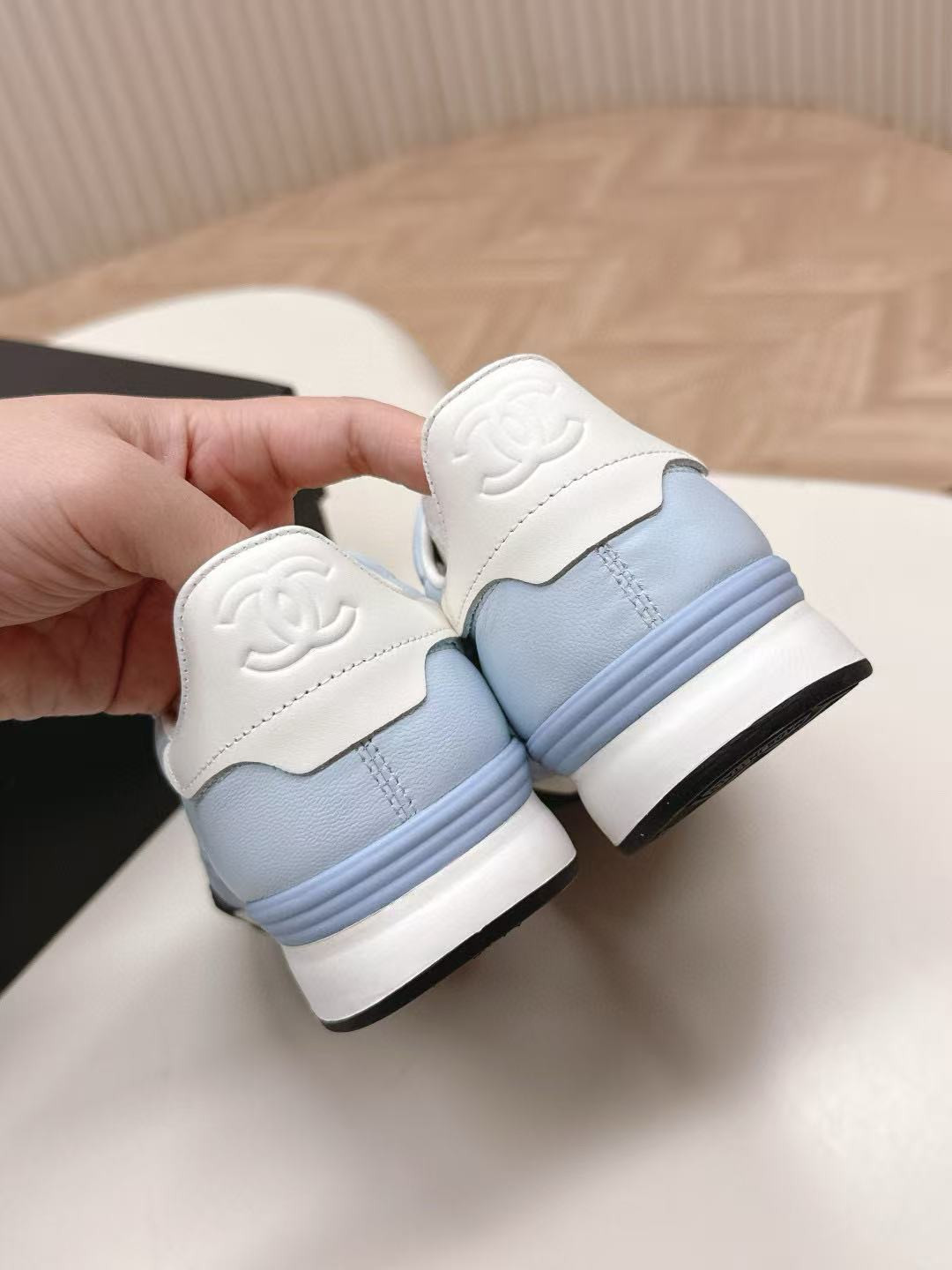 ua Ch*el sneaker
