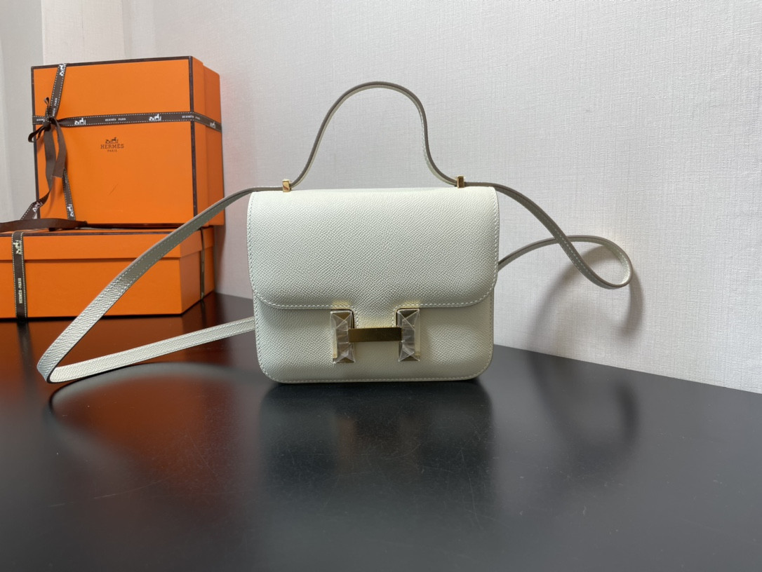 H**mes constance 24 white epsom leather gold hardware 9.4"x5.9"x3"