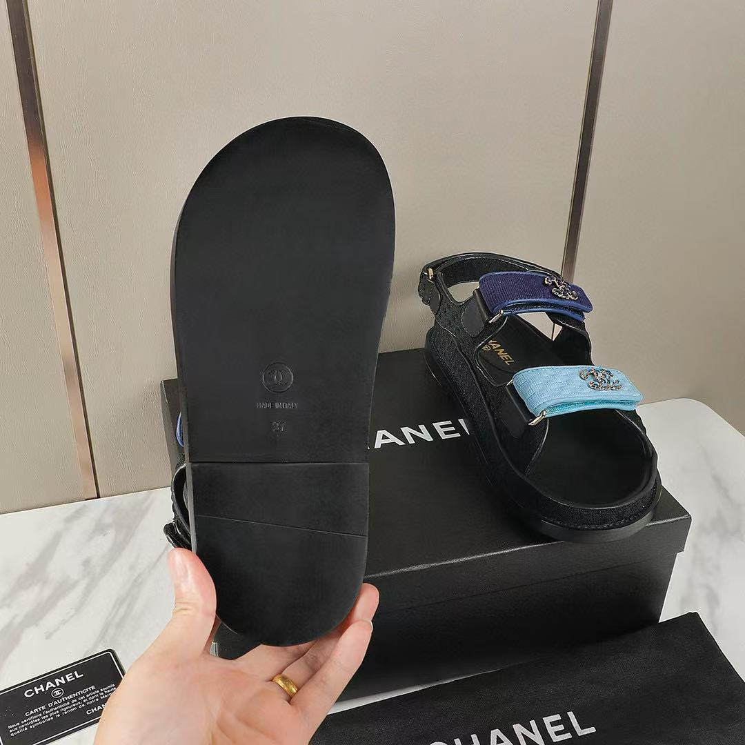 ua Ch*el sandals
