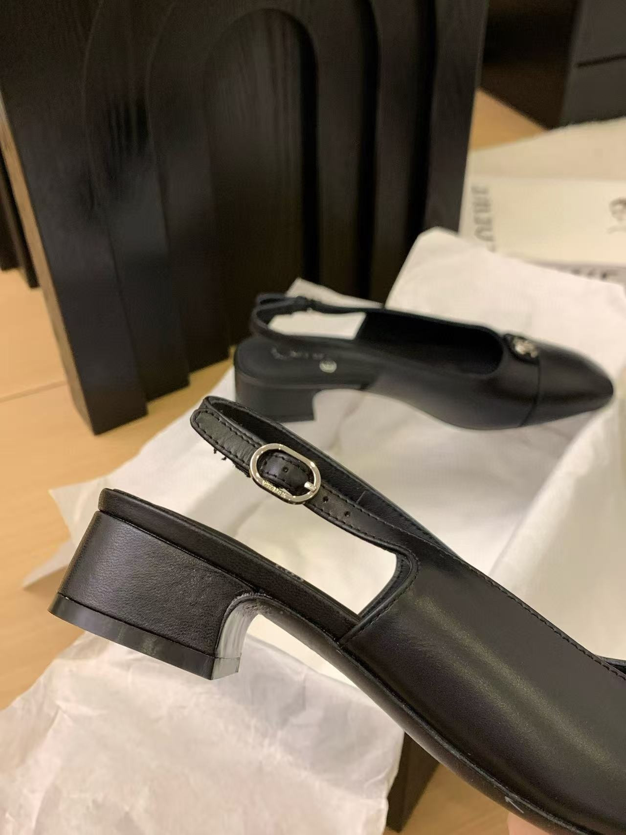 ua Ch*el slingbacks