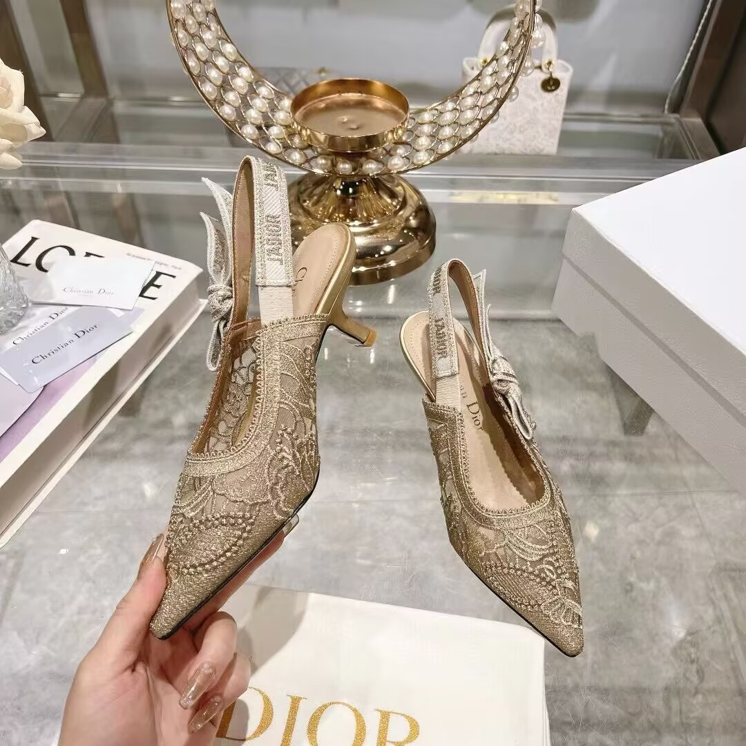 ua D*or j