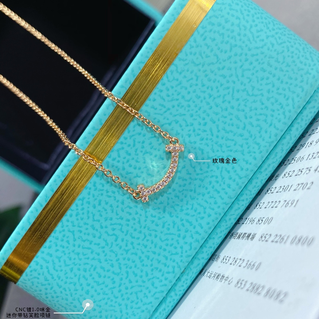t*f*ny & co. mini smile with Di*m*nd necklace