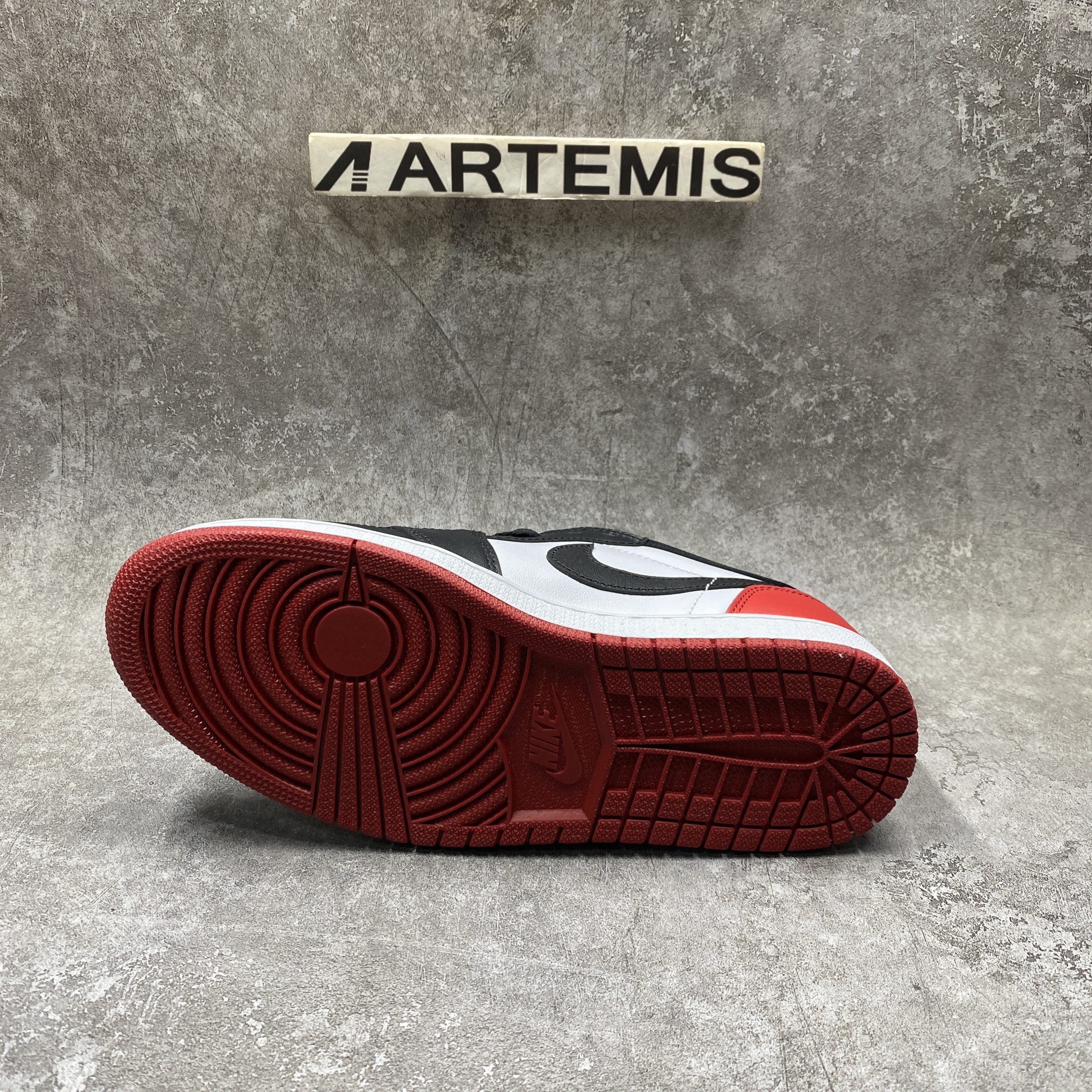 Air Jordan 1 Low OG Black Toe 2023