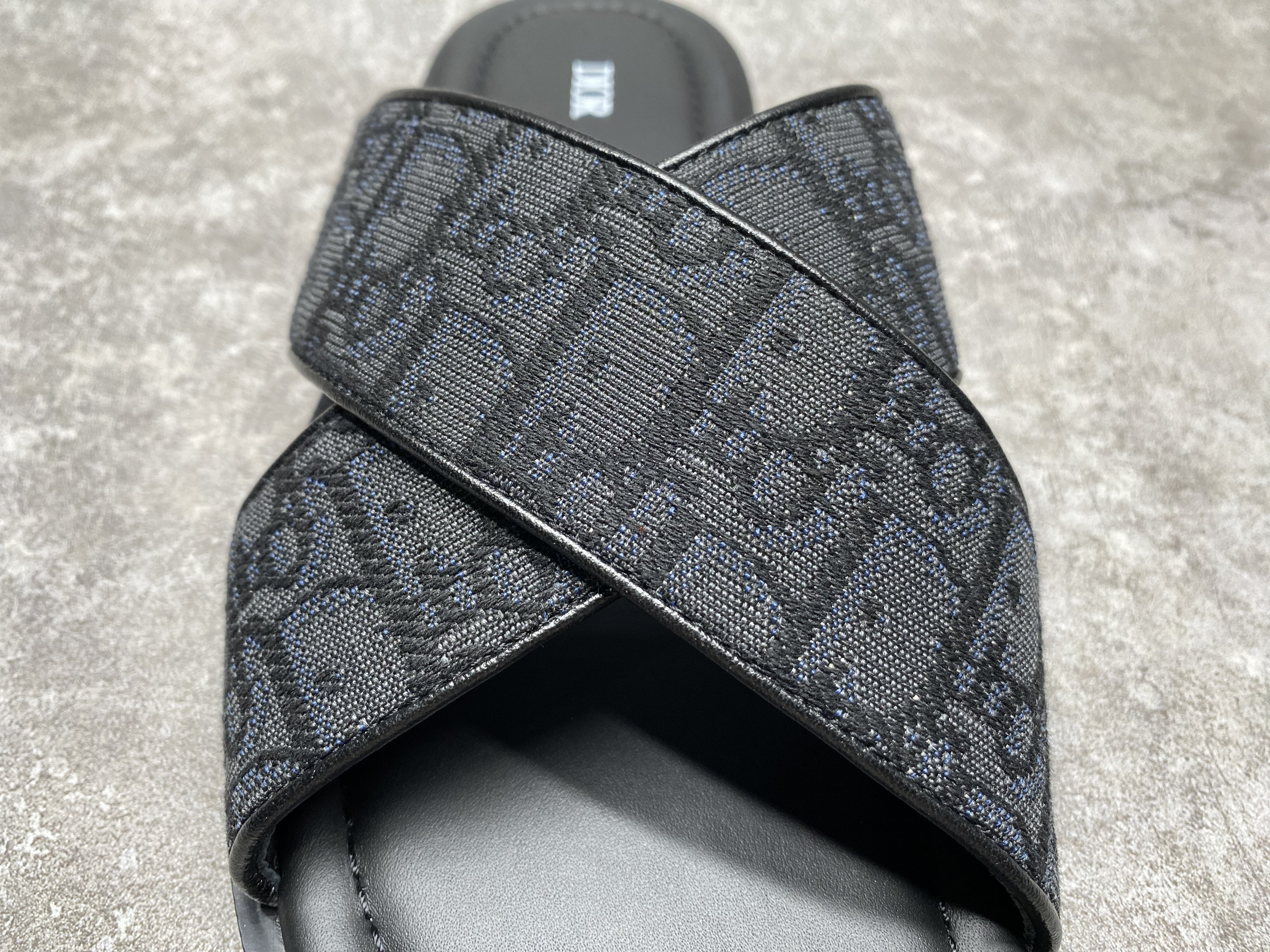 ua D*or alias sandal