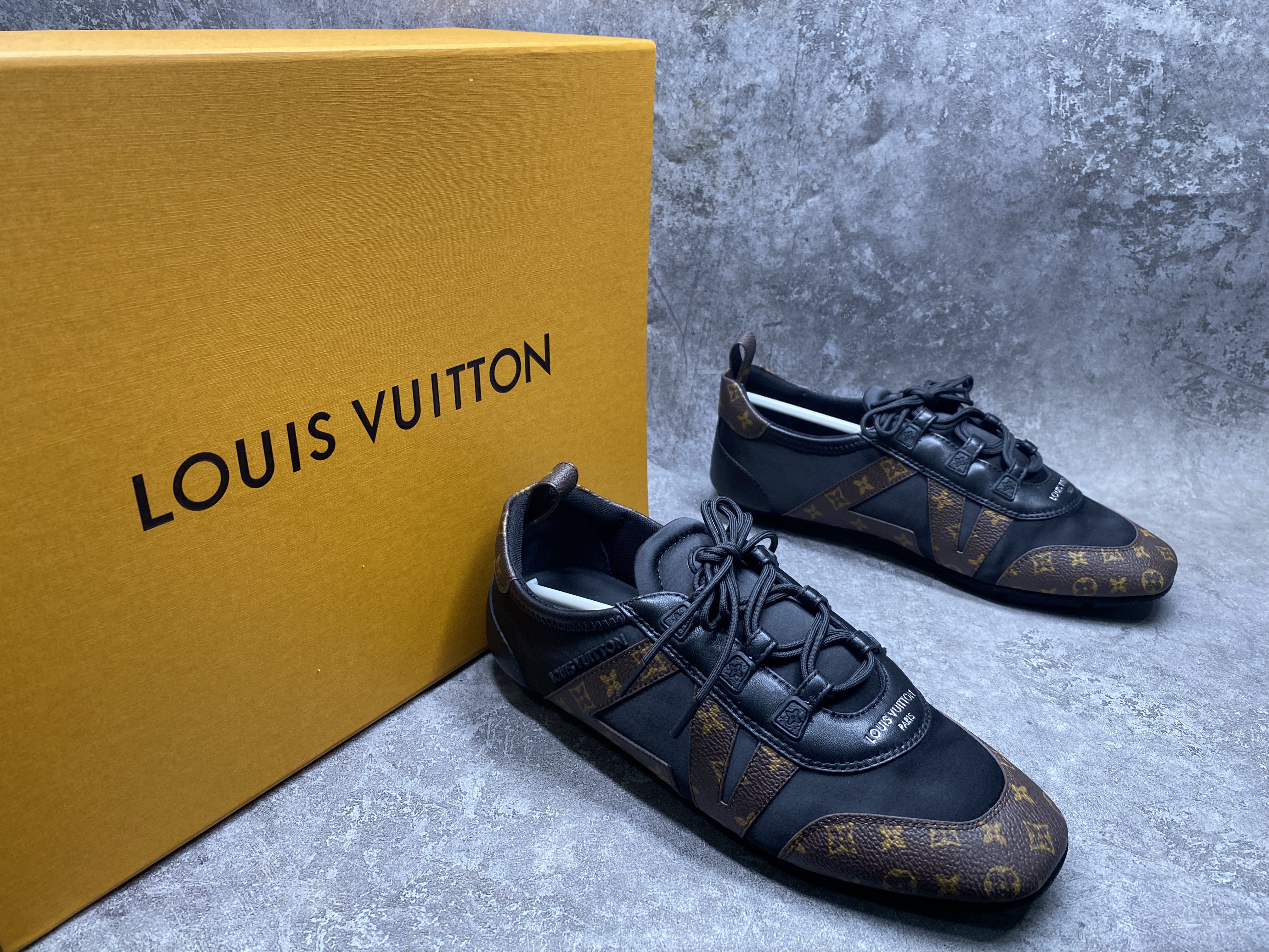 UA LV Sneaker