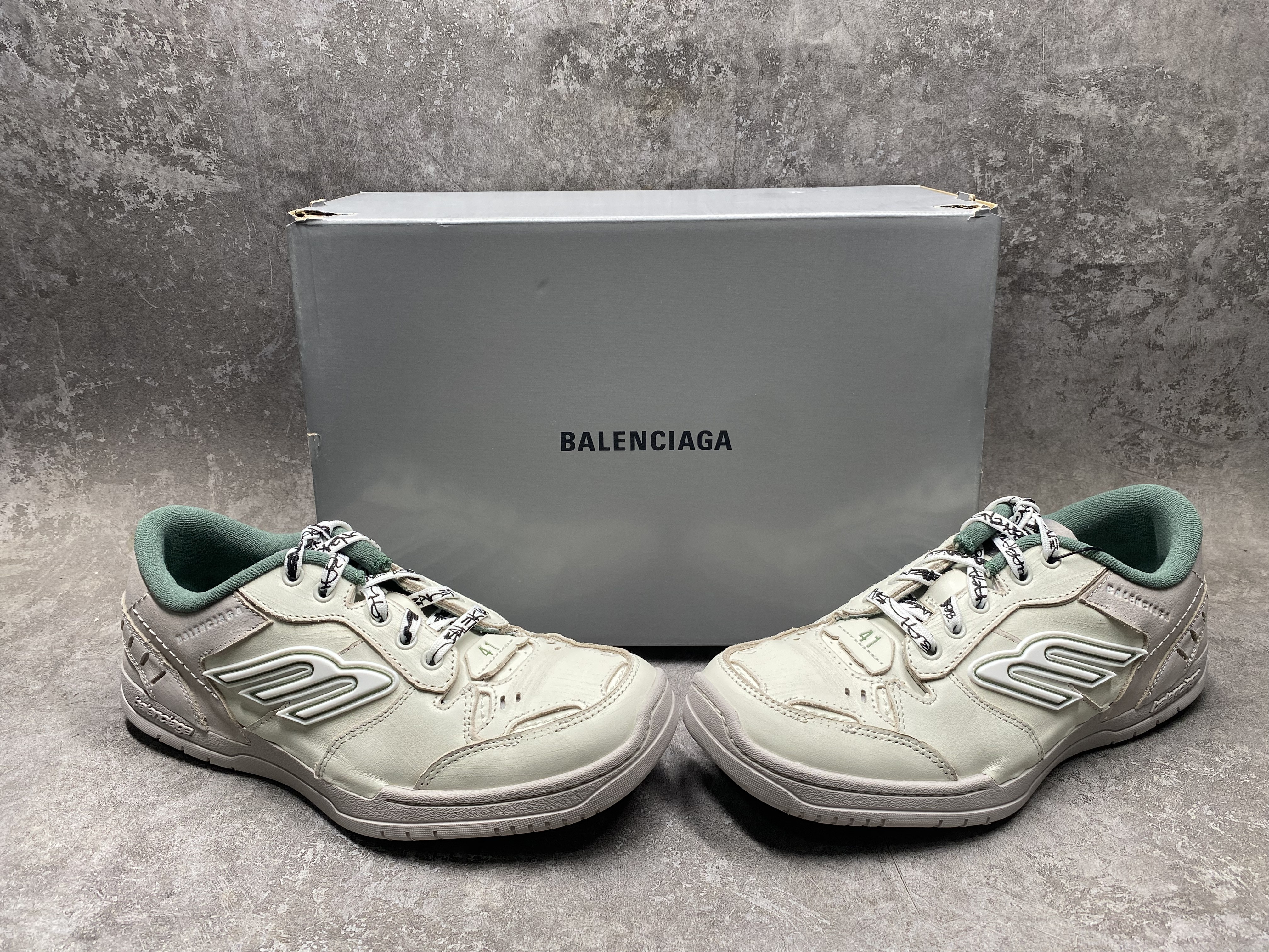 ua Ba*len*cia*ga hamptons worn-out sneaker (run one size large)