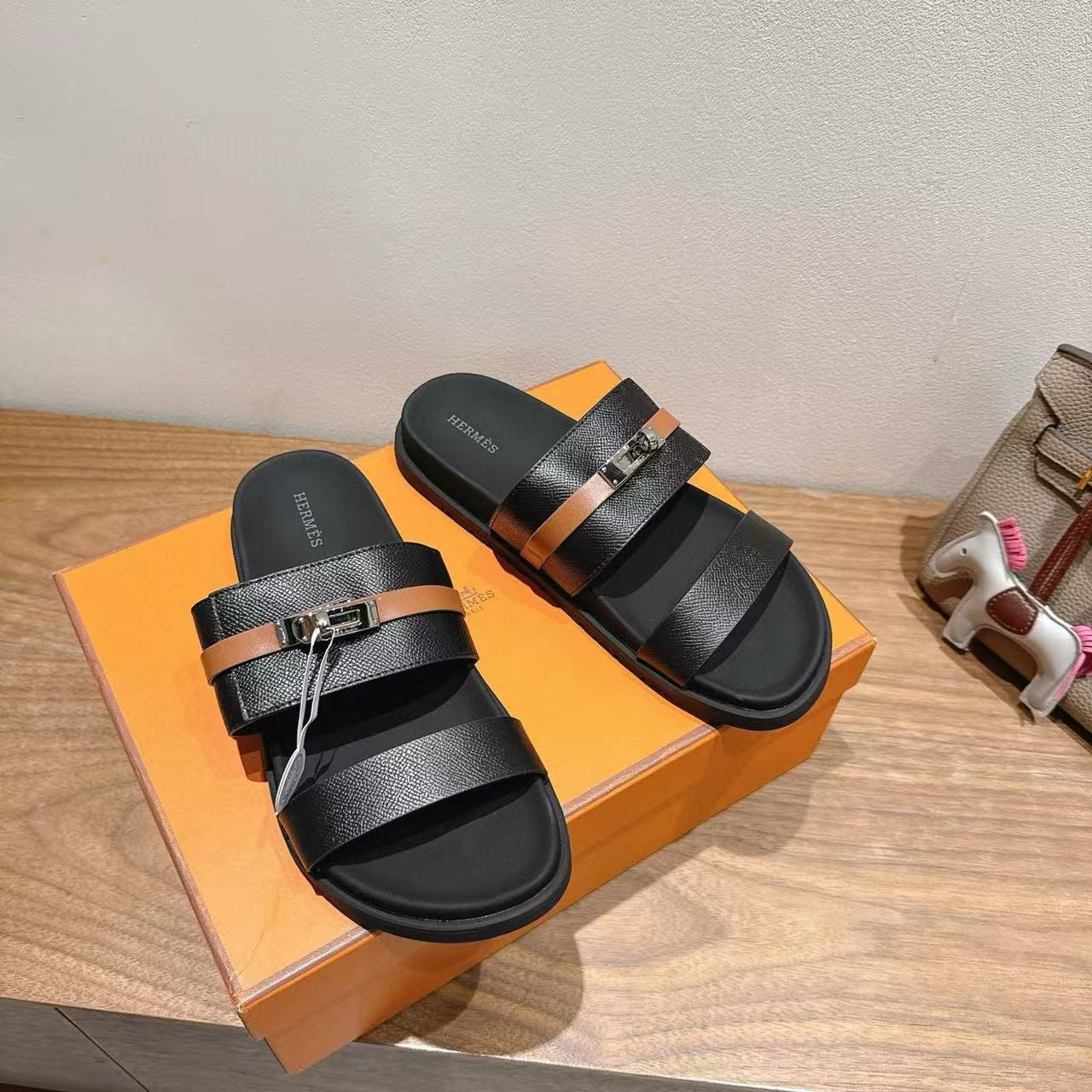 ua H**me5 jackson sandal
