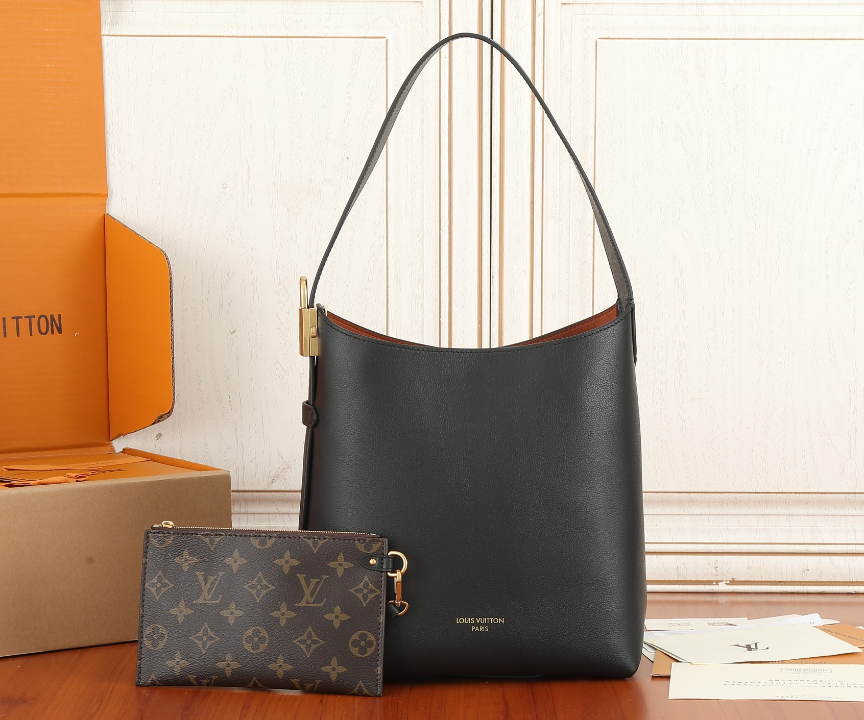 LV small low key hobo M25352 24x28x16cm