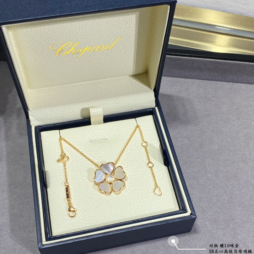 chopard five He**ts mother-of-pearl  necklace