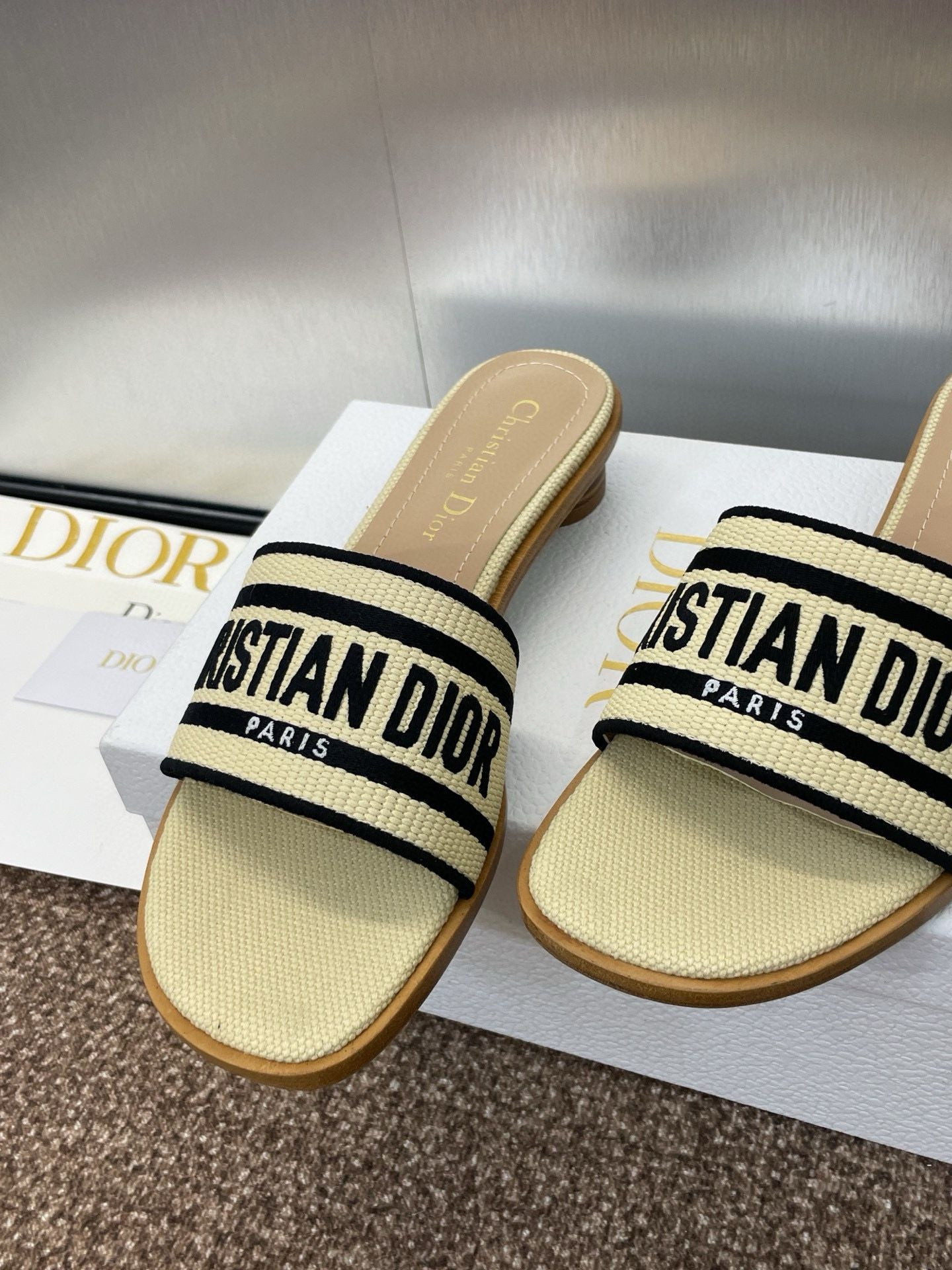 ua D*or dway heeled slide