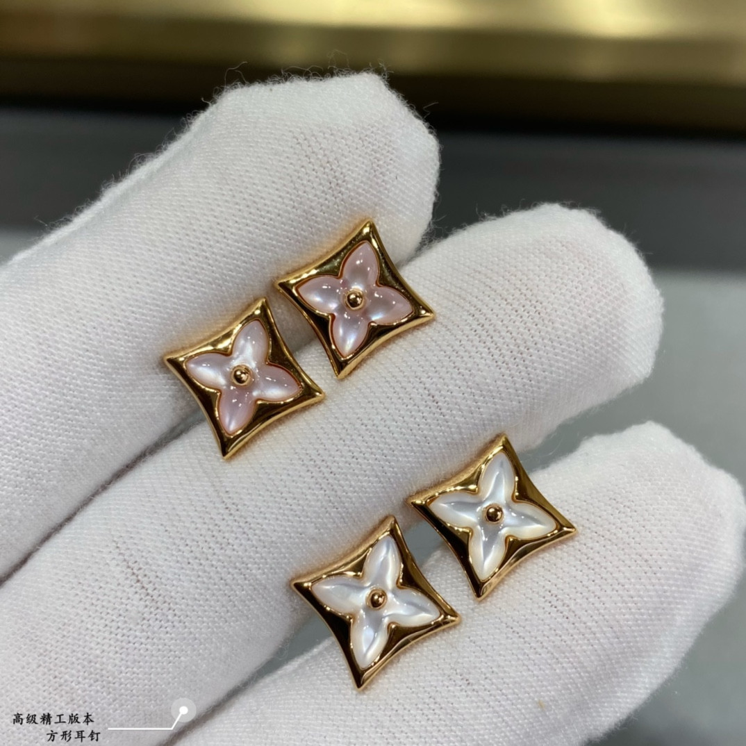 l0*is V*t0n earrings