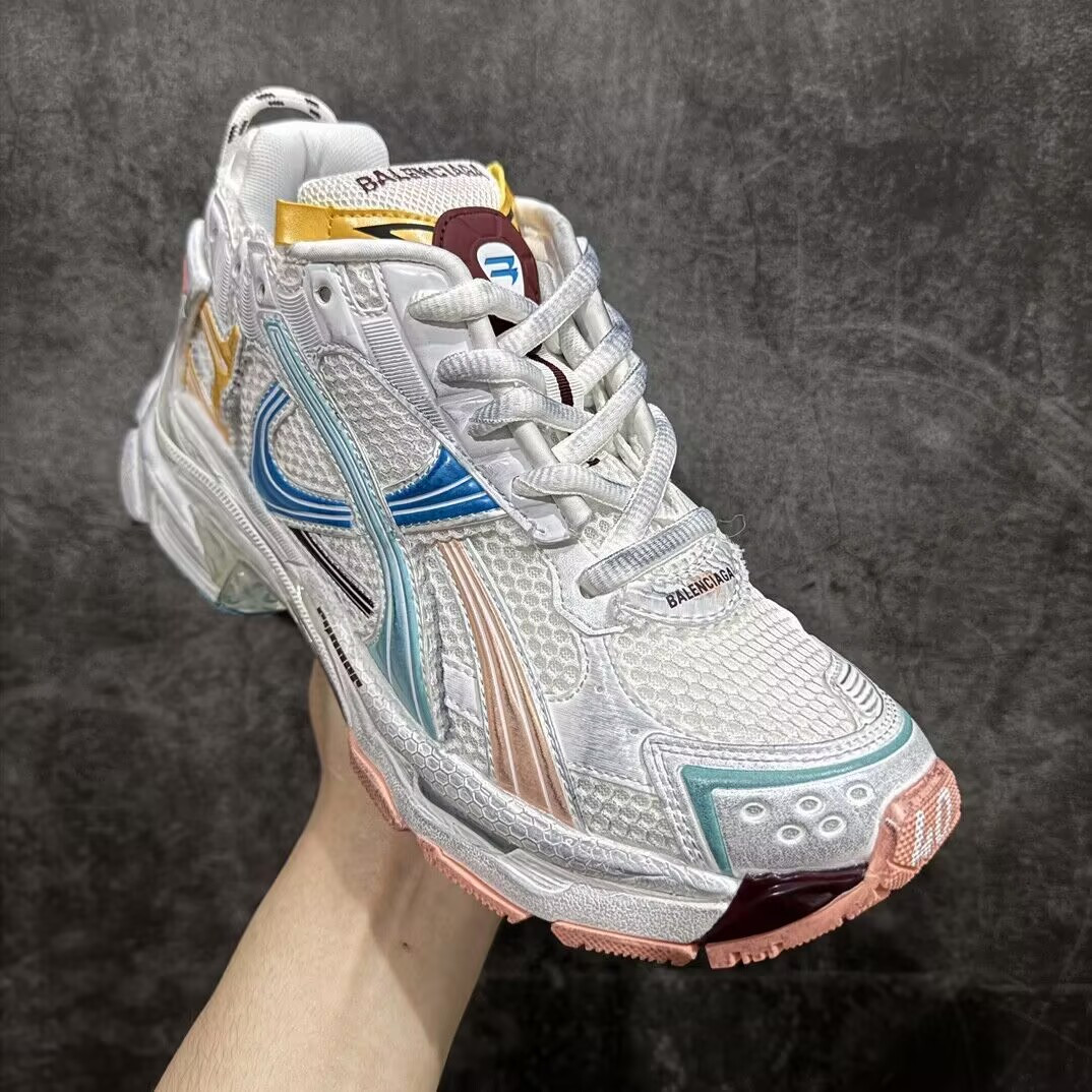 ua Ba*len*cia*ga runner sneaker