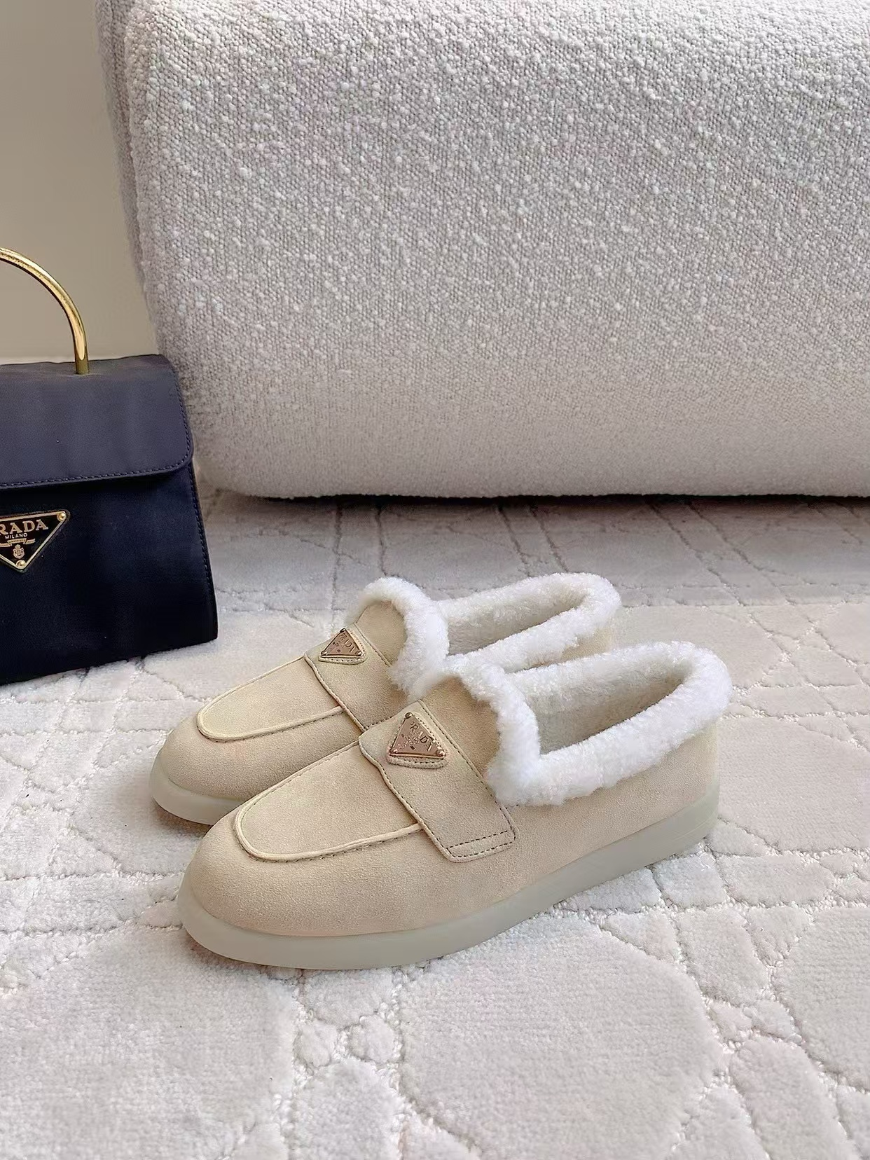 ua Pra*a suede slides