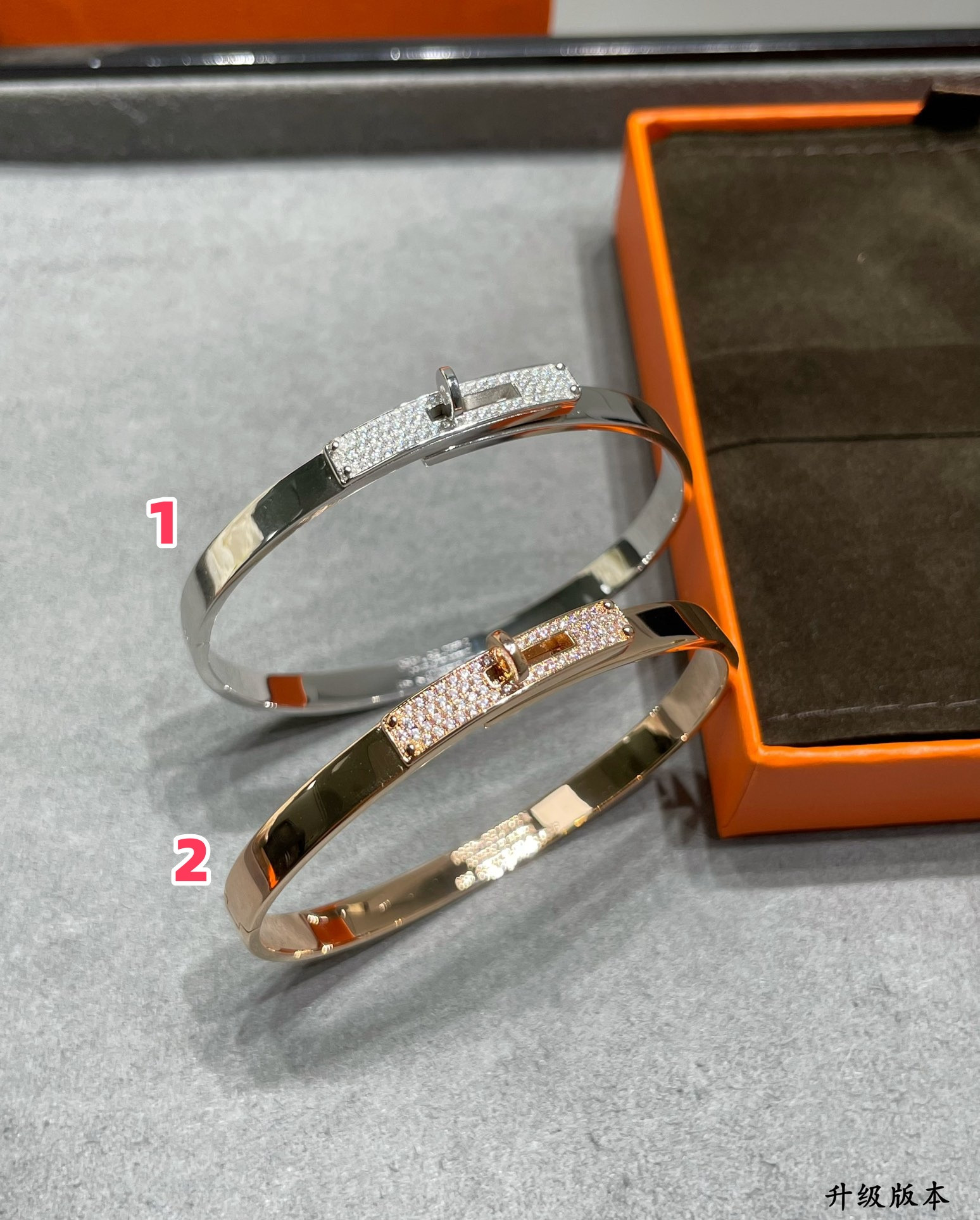 h**mes button half-Di*m*nd bracelet