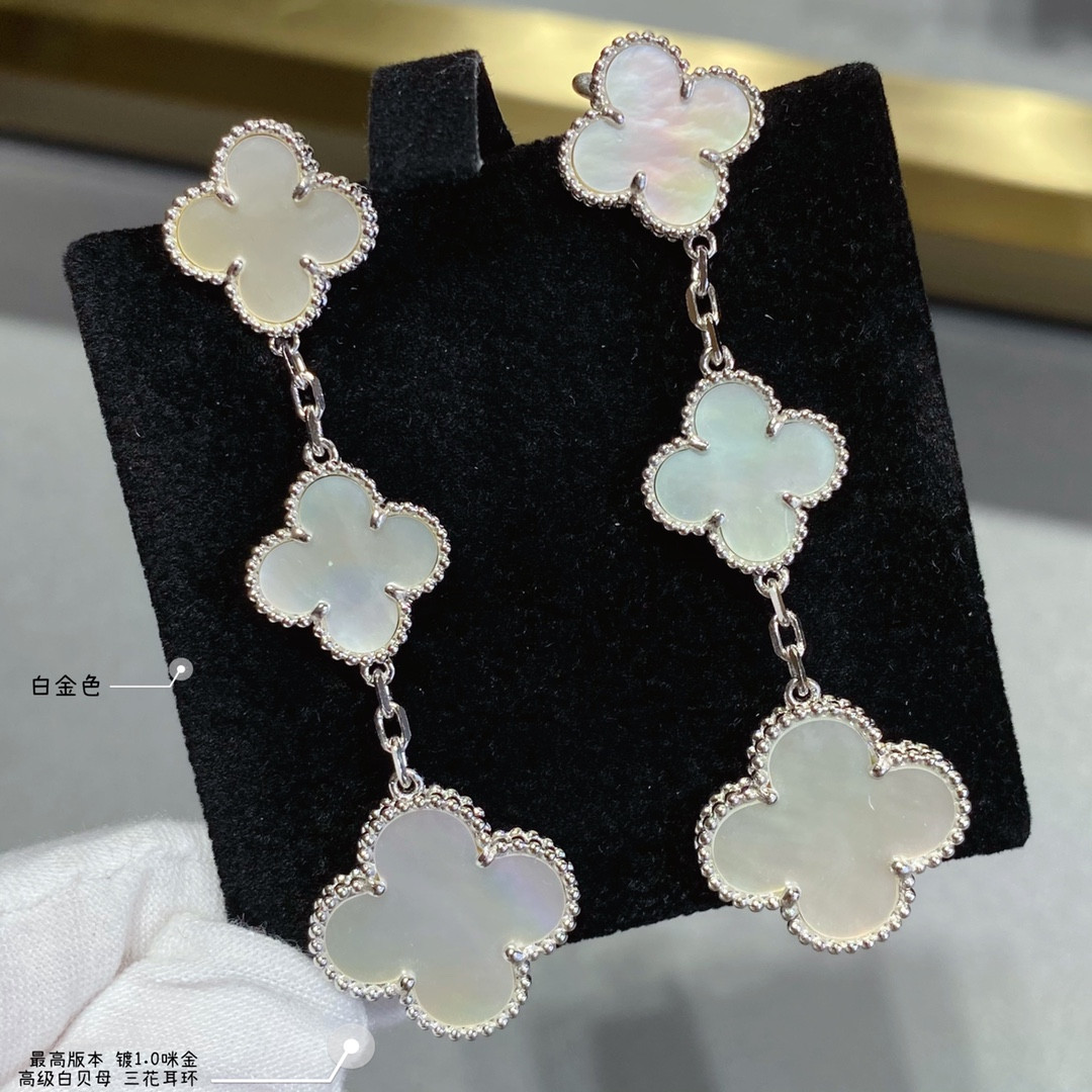 V*N CL*F & arpels high-grade white fritillaria three flowers earrings