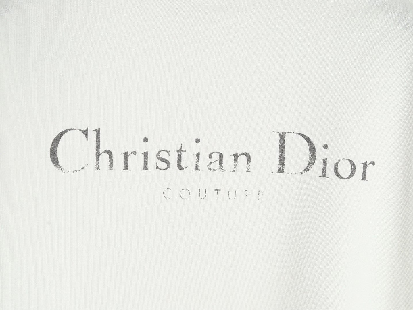 D*or short-sleeved t-shirt