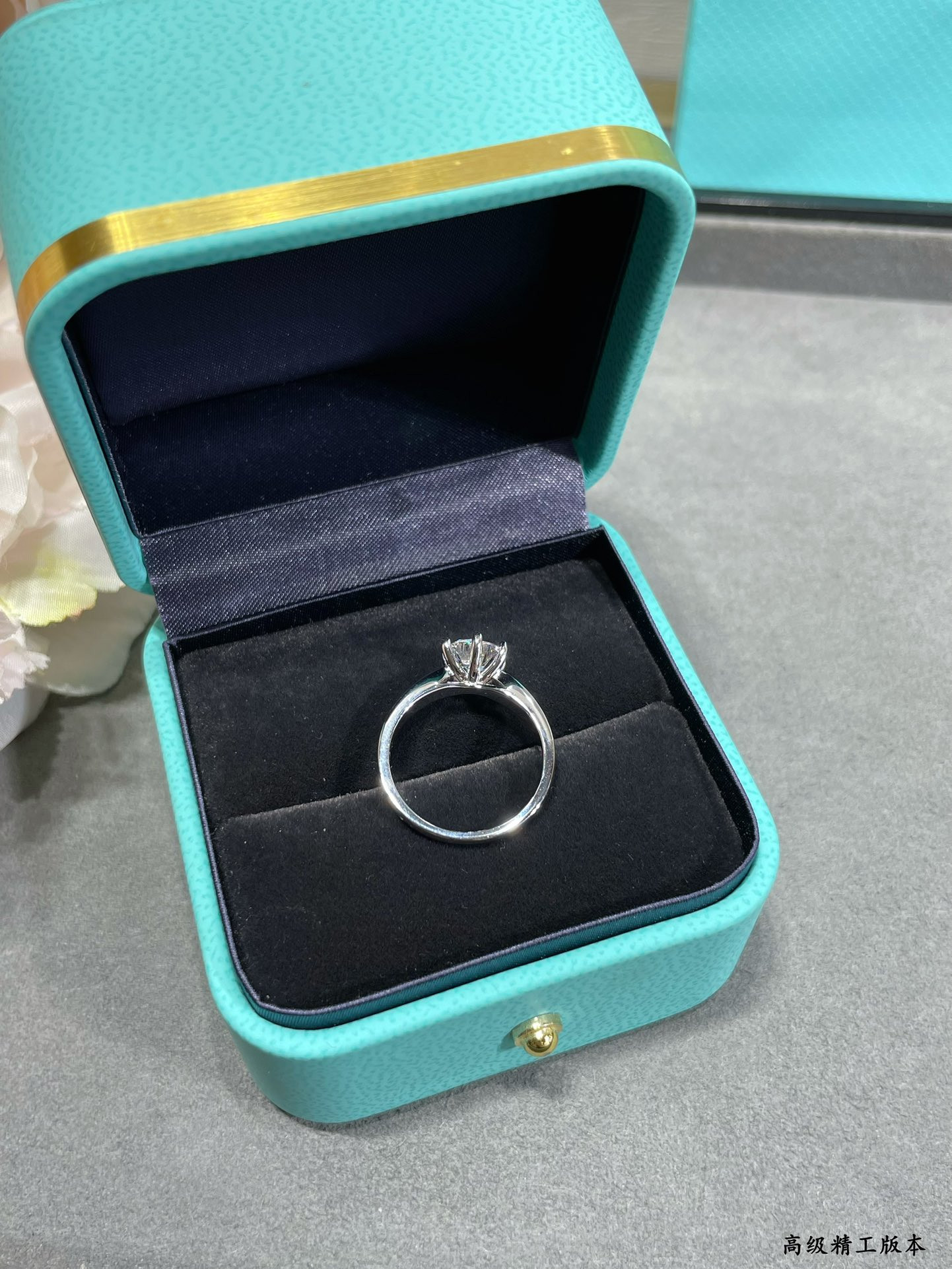 t*f*ny & co. setting 2 carat Di*m*nd ring with star motif ag925