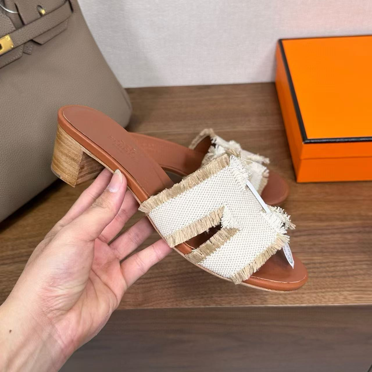 ua H**me5 oasis sandal