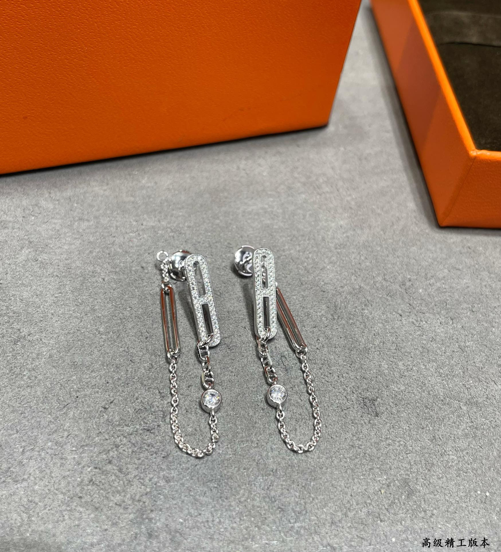H**me5 fully di*m*nd-encrusted h chain stud earrings