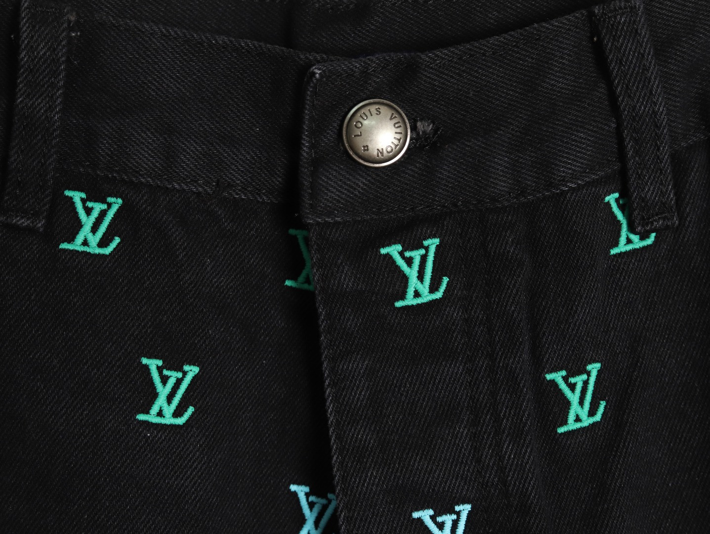 l0*is V*t0n lv shorts
