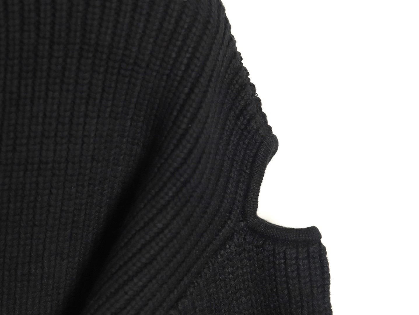 bo*te*ga Ve*ne*ta bv 23fw sweaters