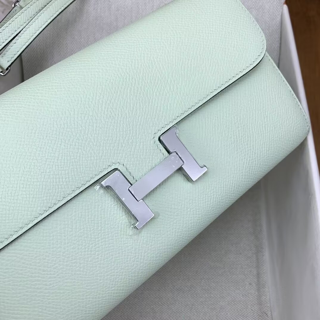 H**mes constance to go wallet in vert peppermint 20.5x2x13cm