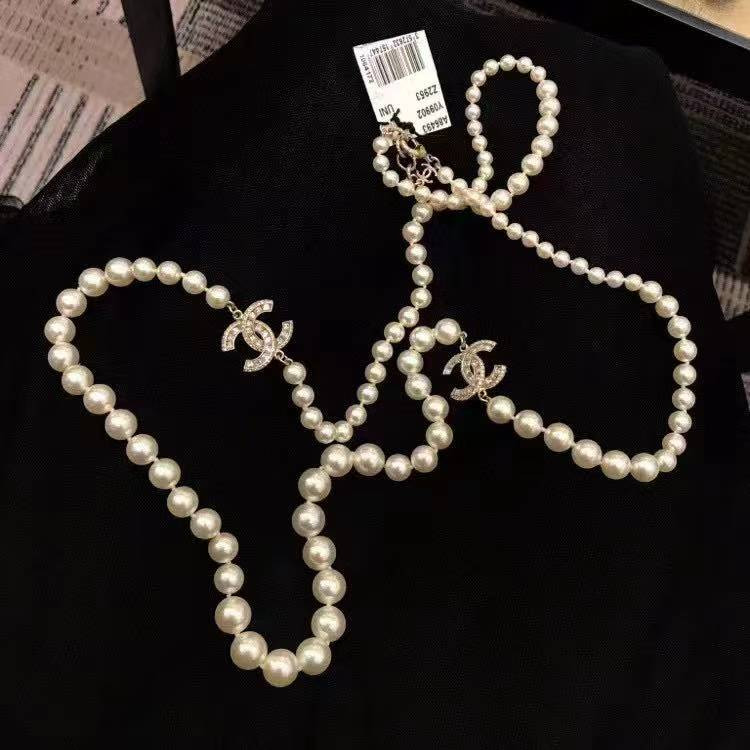Ch*el long pear necklace