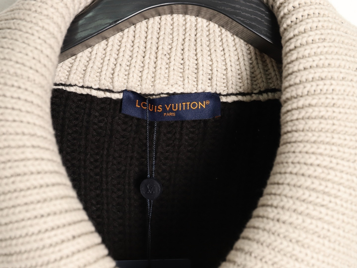 l0*is V*t0n lv knitting sweaters