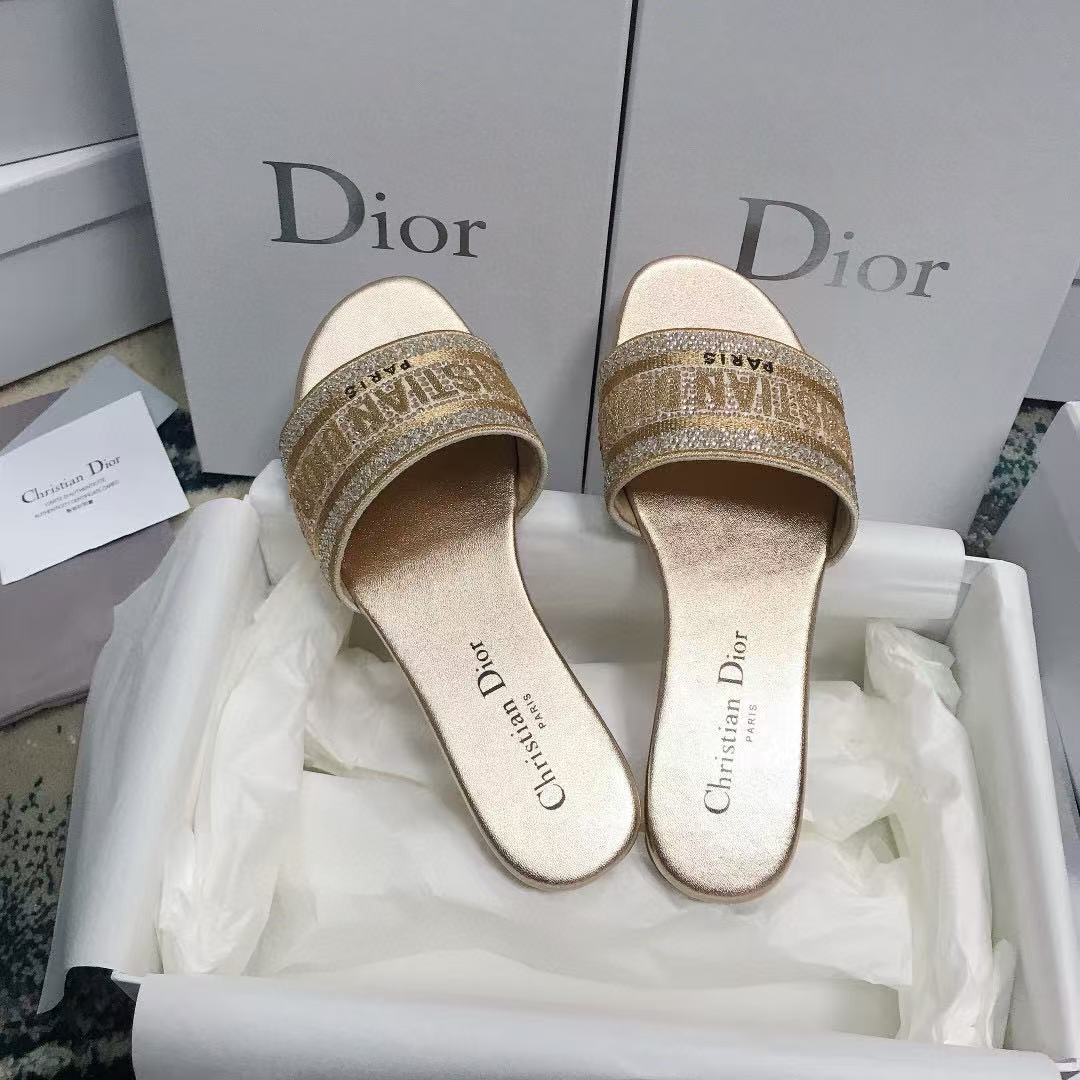ua D*or dway slide