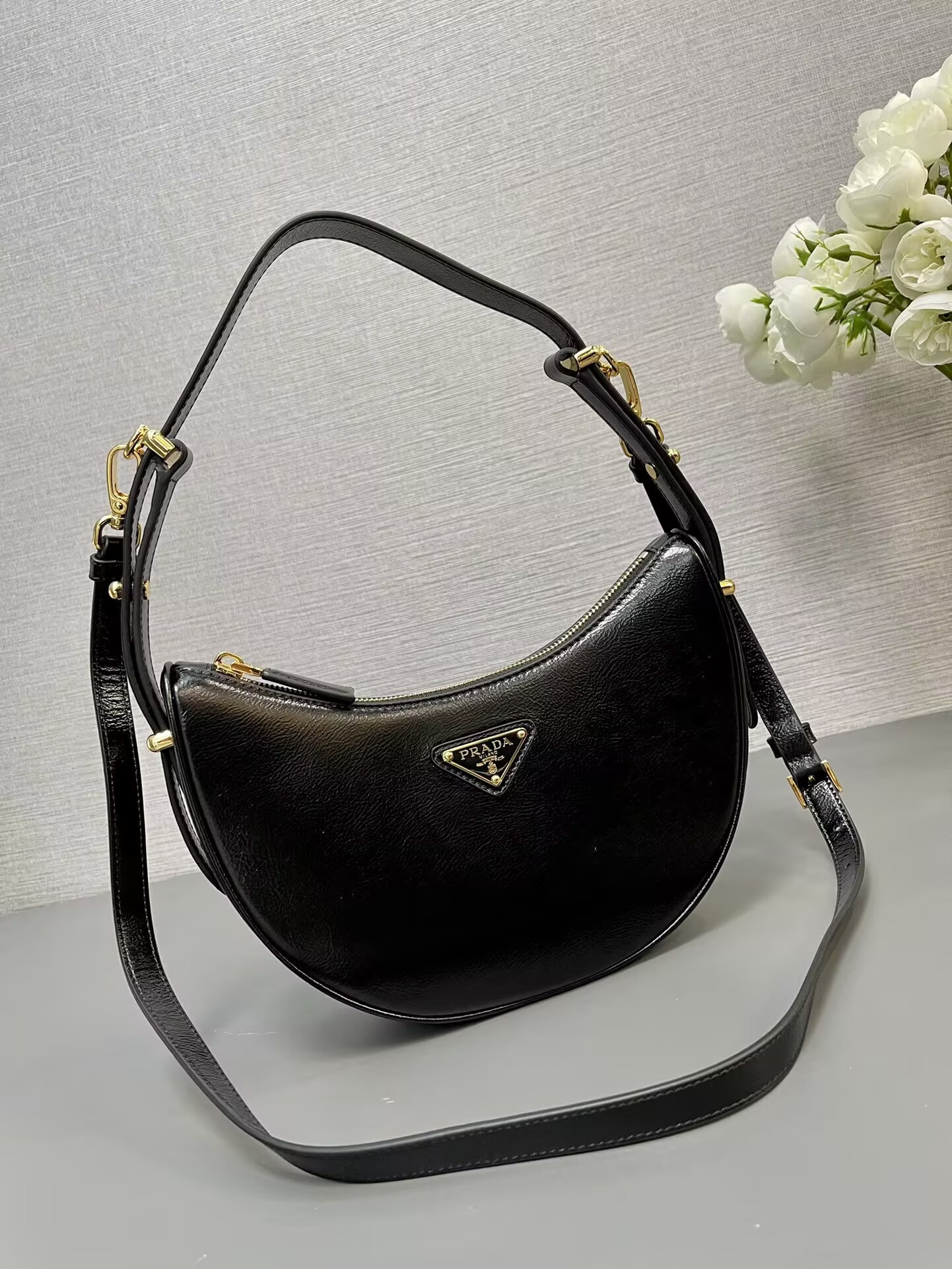 Pra*a arqué shoulder bag 22.5x18.5x6.5cm