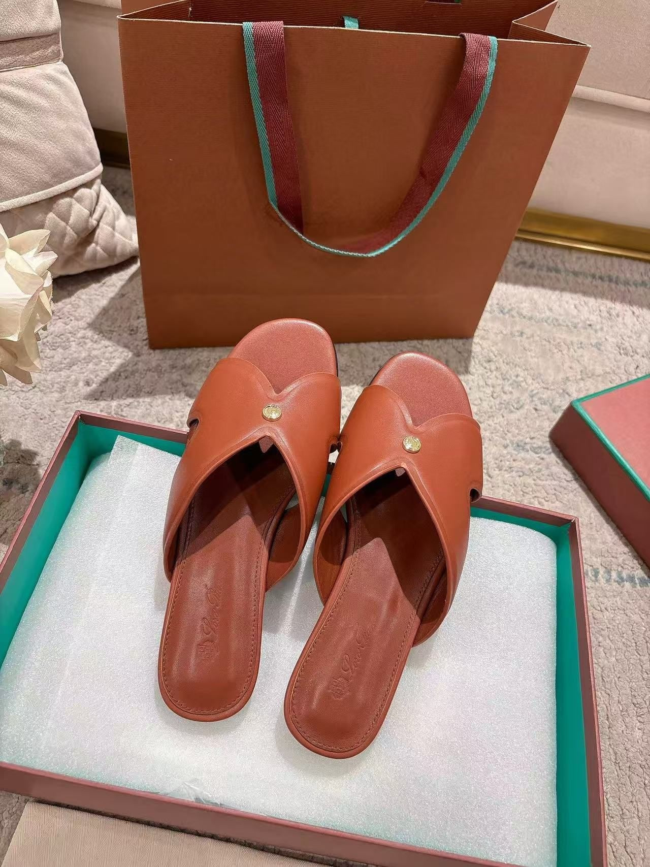 ua L**o p*ana vera sandal