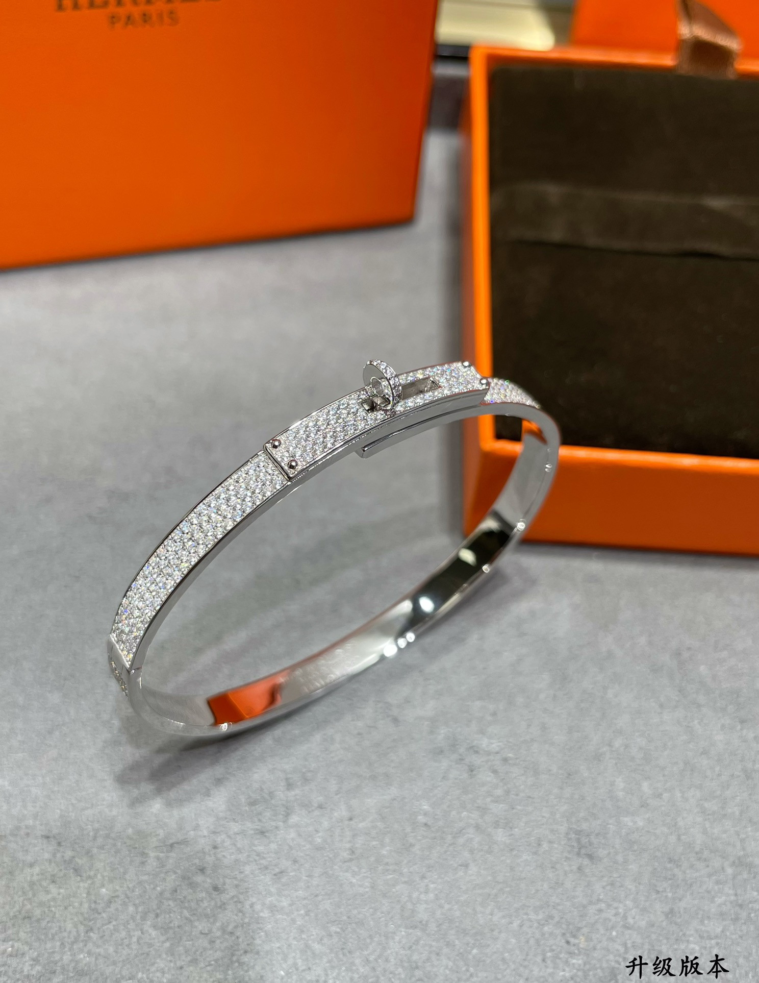 h**mes button fully Di*m*nd-encrusted bracelet