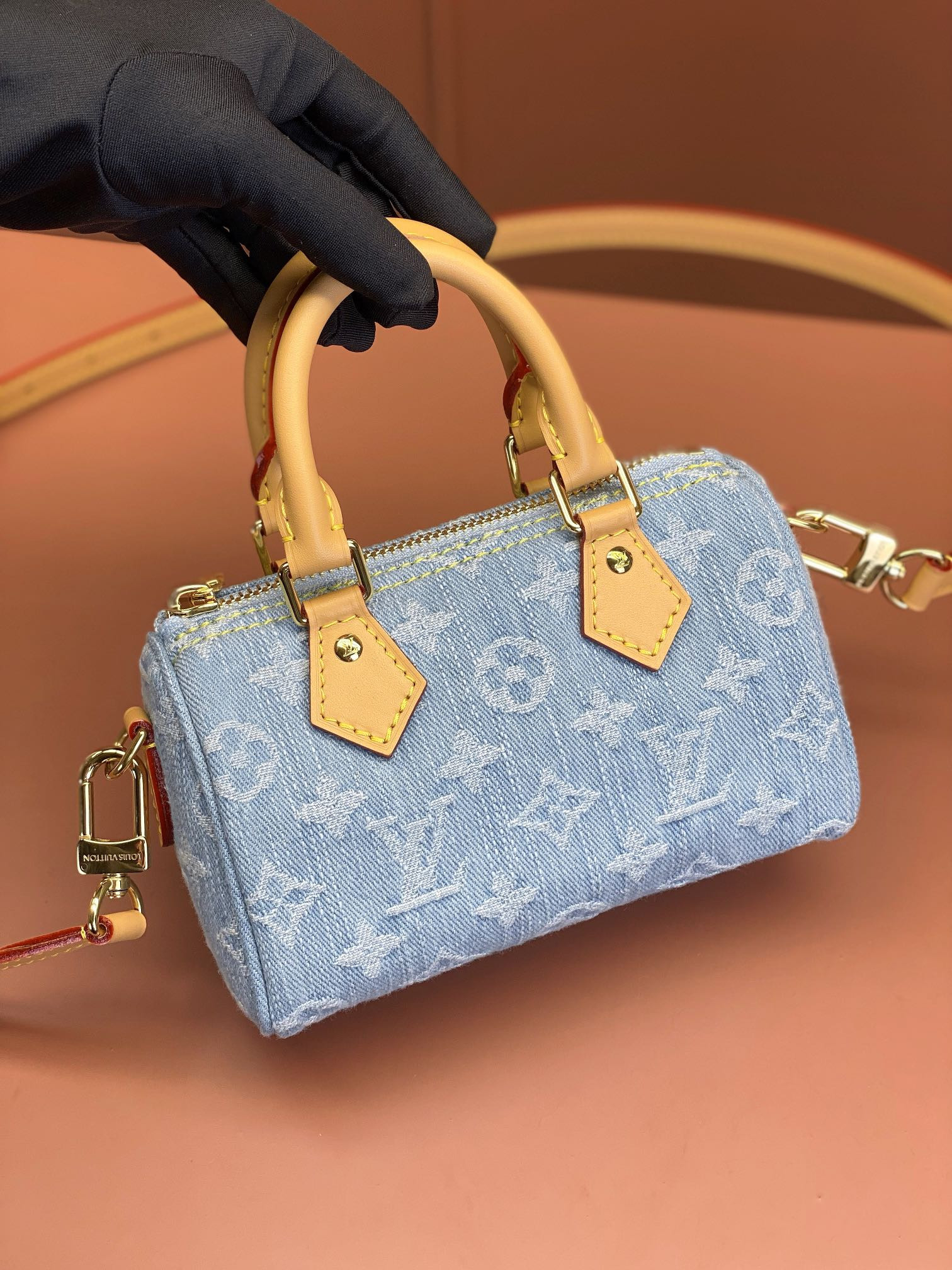 LV Nano Speedy M11212 6.3 x 3.9 x 3 in