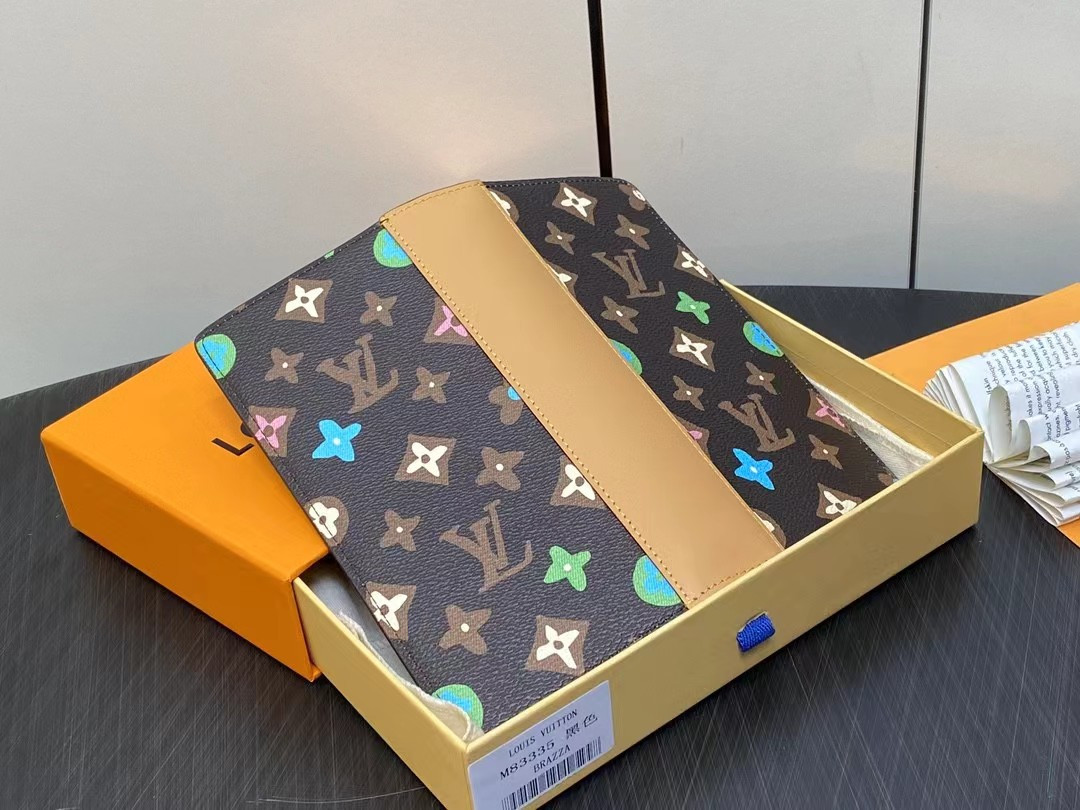 LV KEY POUCH M83335