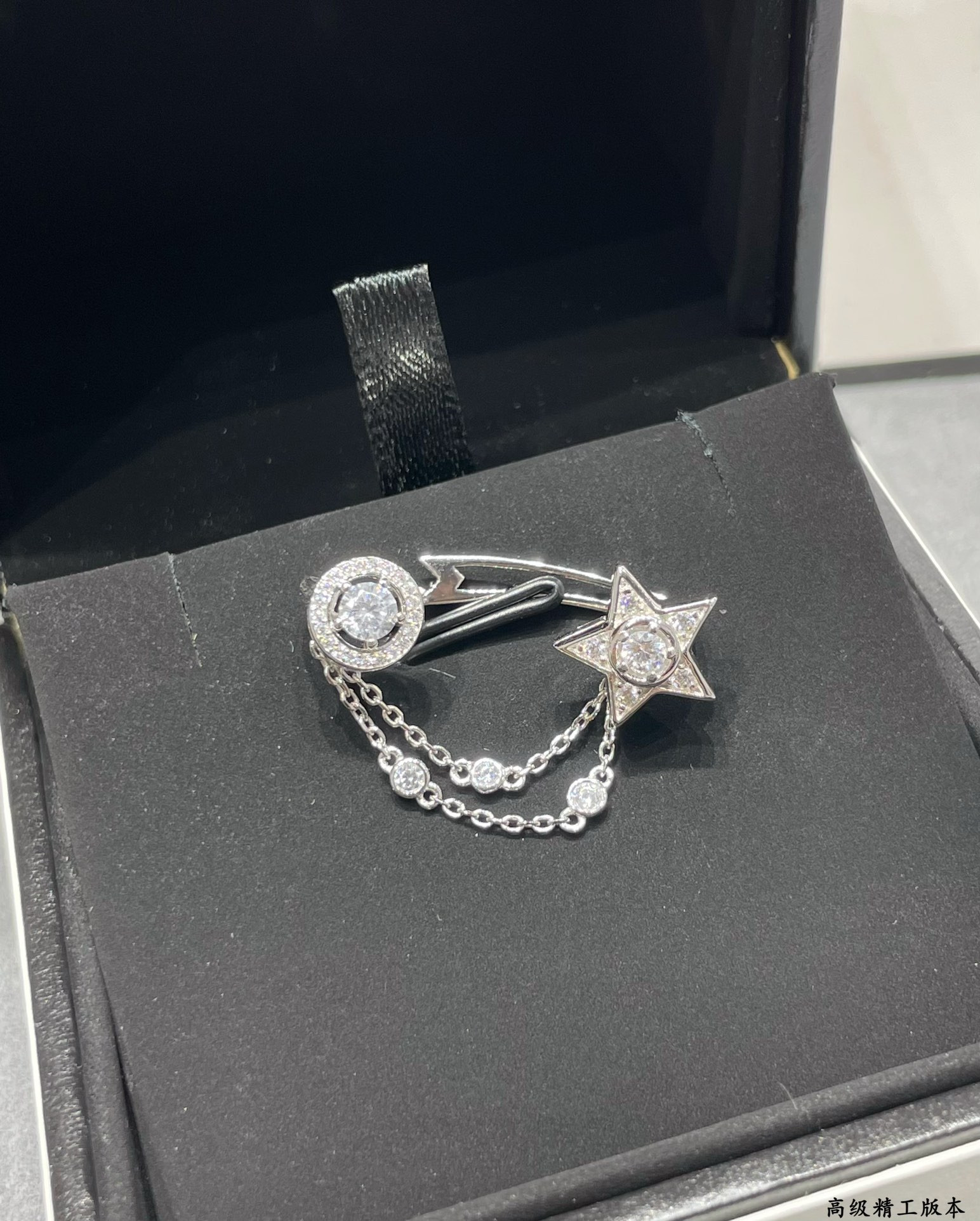 Ch*el star earrings(single)