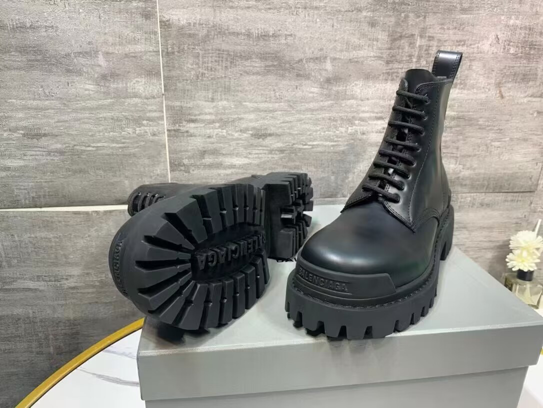 ua Ba*len*cia*ga strike lace-up boot in black