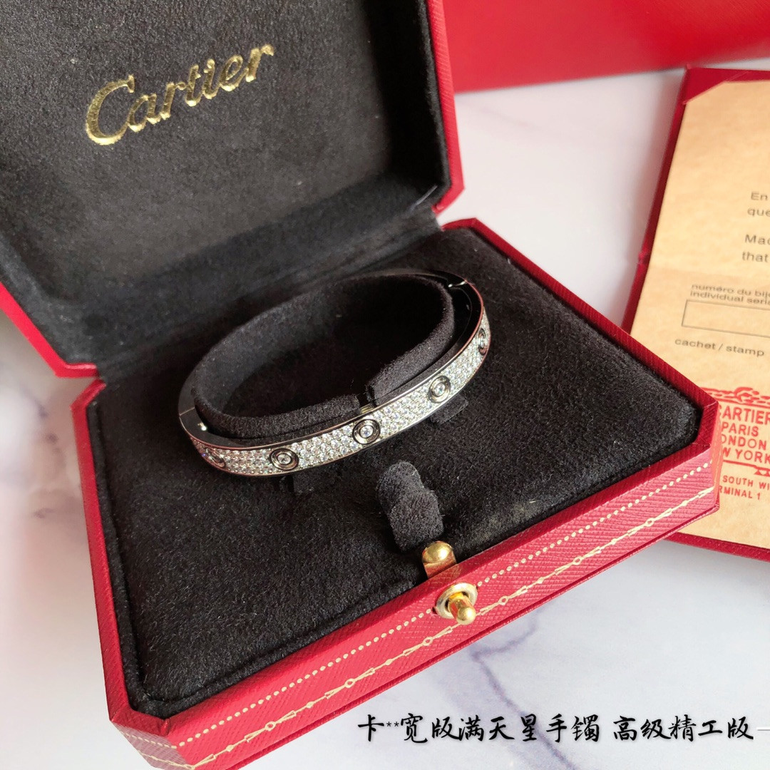 Ca*t*er gypsophila wide bracelet