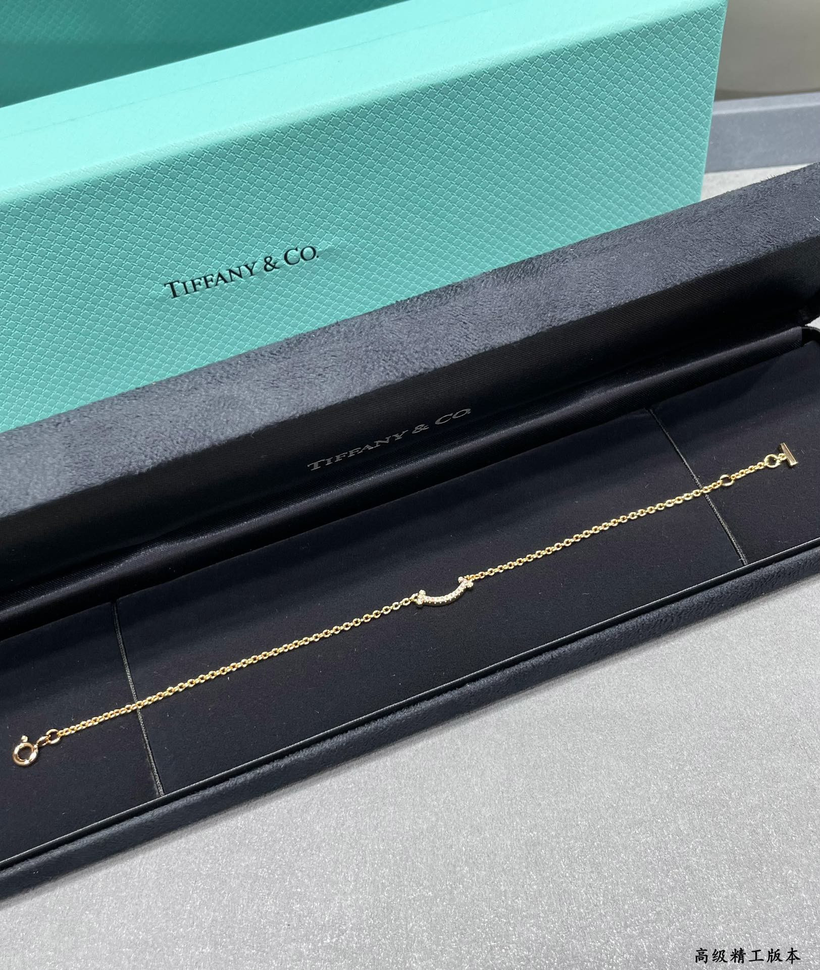 t*f*ny & co. mini smile Di*m*nd pendant bracelet