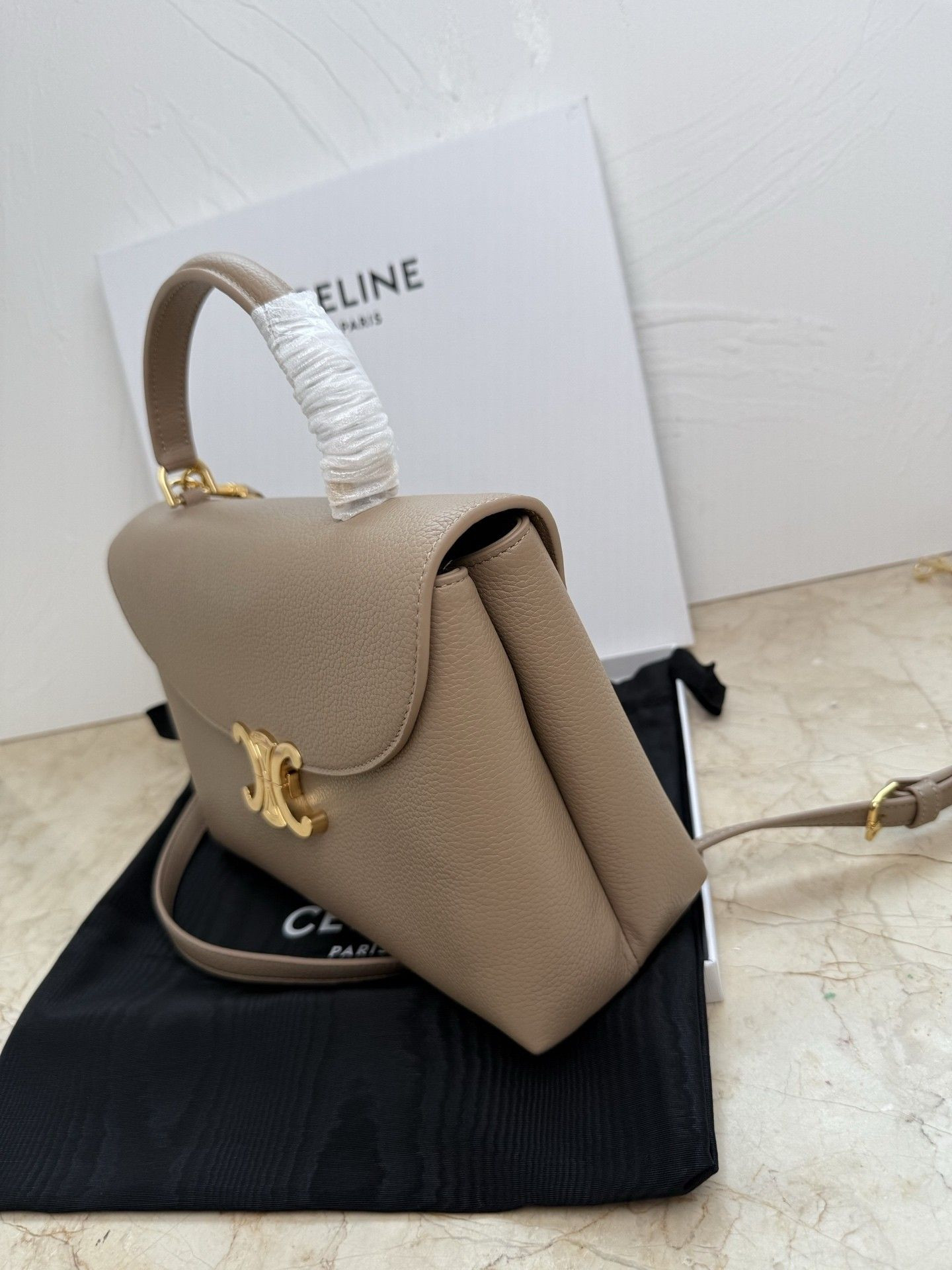 ce**e medium nino bag in S*pple graind calfskin 25x17.5x10cm