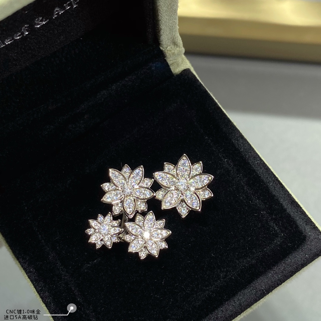 V*N CL*F & arpels lotus ring