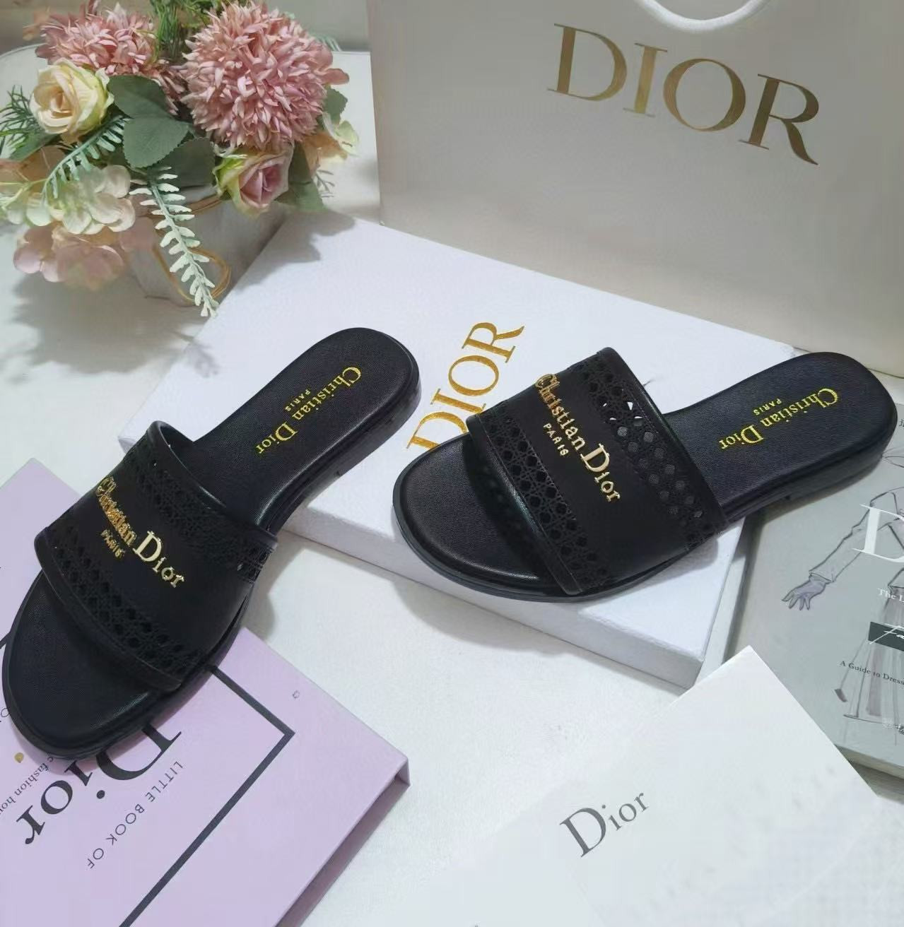 ua D*or d-lane slide black calfskin with openwork microcannage motif