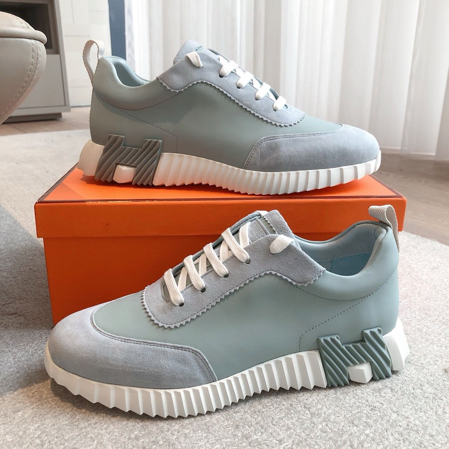 ua H**me5 bouncing sneaker